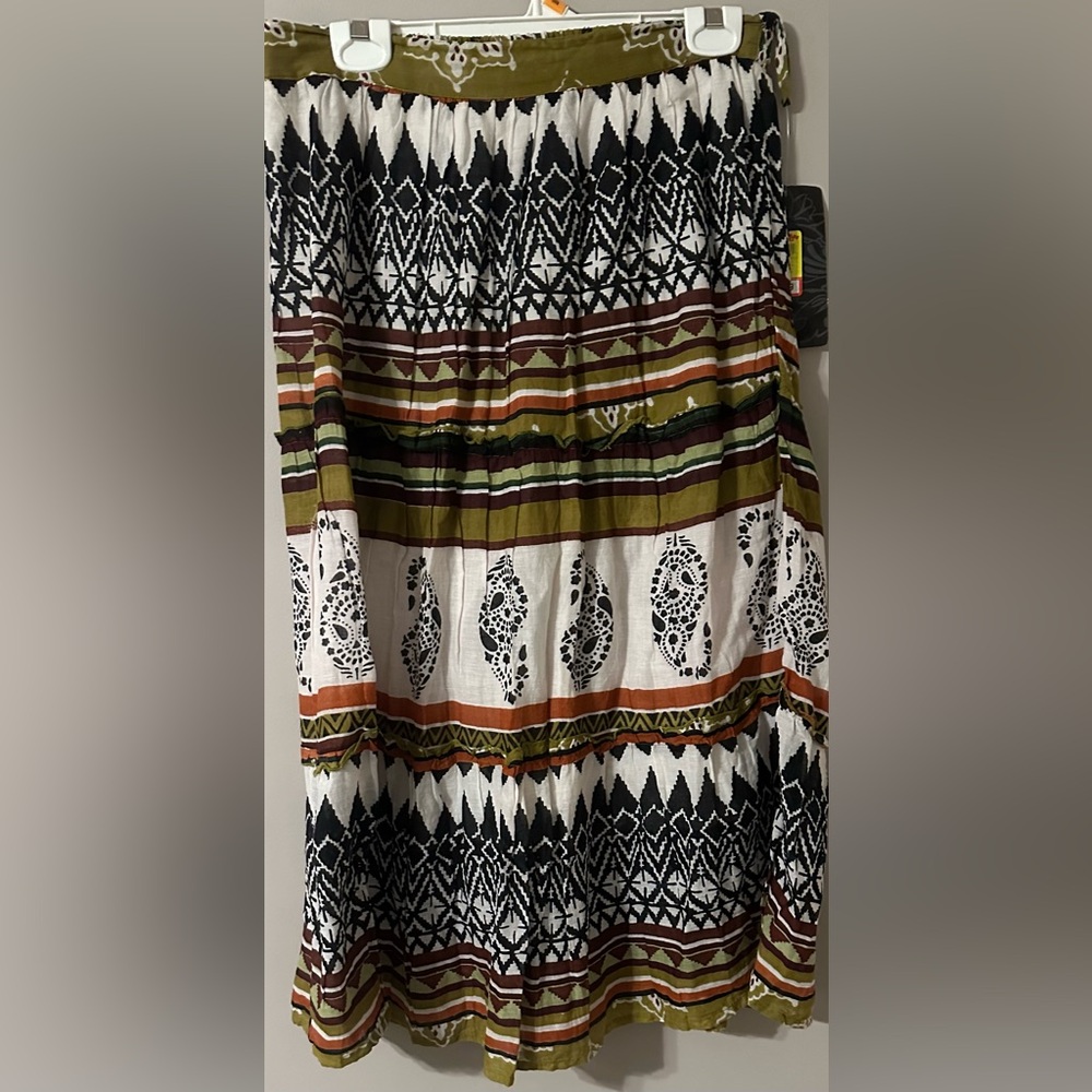 STUDIO WEST size LARGE Multicolor Patterned Skirt. NWT.